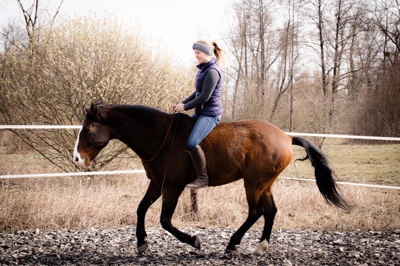 Die 3 wichtigsten Punkte für einen fluffigen Reitersitz im Galopp 1