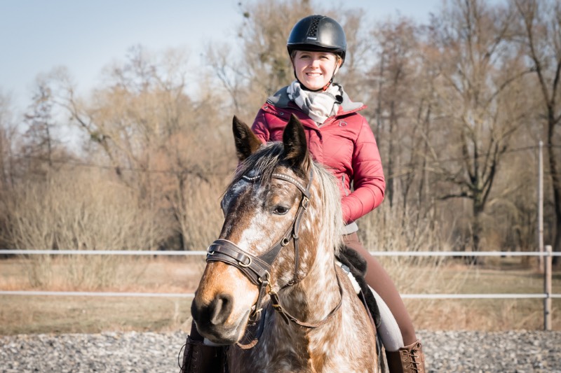 Hero sitzt auf Selma - Reiten