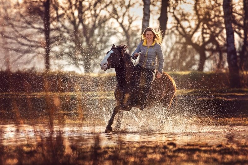 Hero Halsring Reiten - Achado im Wasser